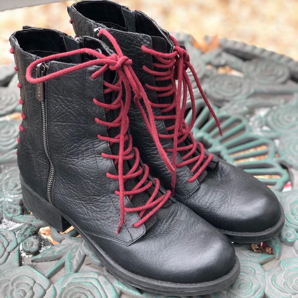 Combat boots